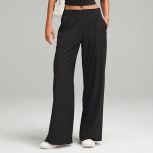 NWT Lululemon Swift Mid Rise Wide Leg Pant Black Size 6
